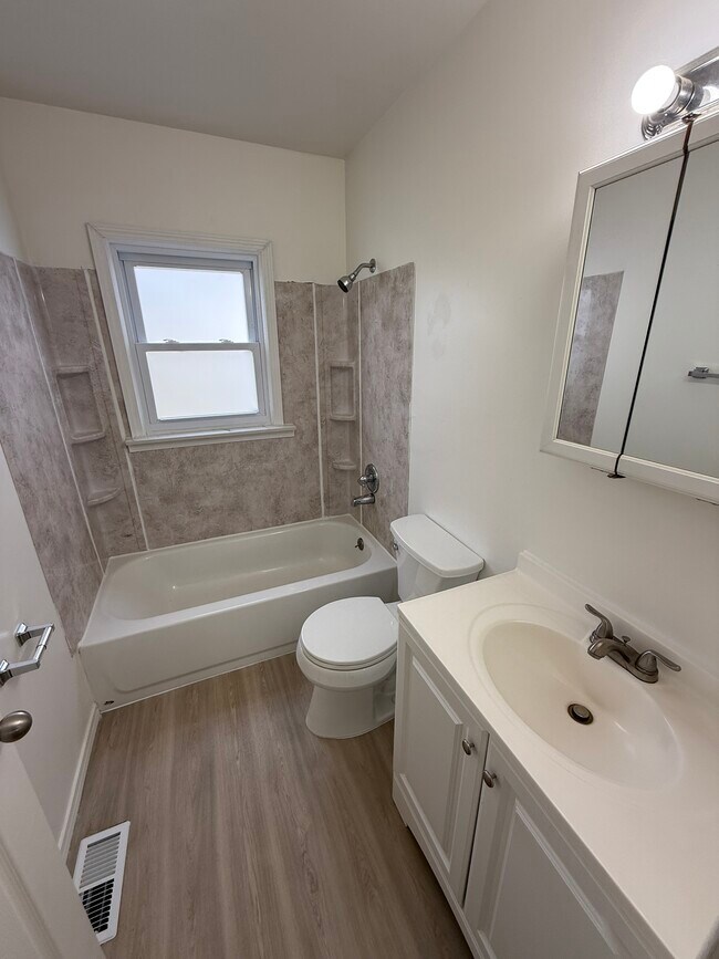 Building Photo - 13155 Sidonie Ave