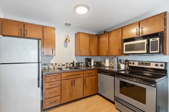 Building Photo - Experience a Stylish Retreat in Spokane’s Heartbeat