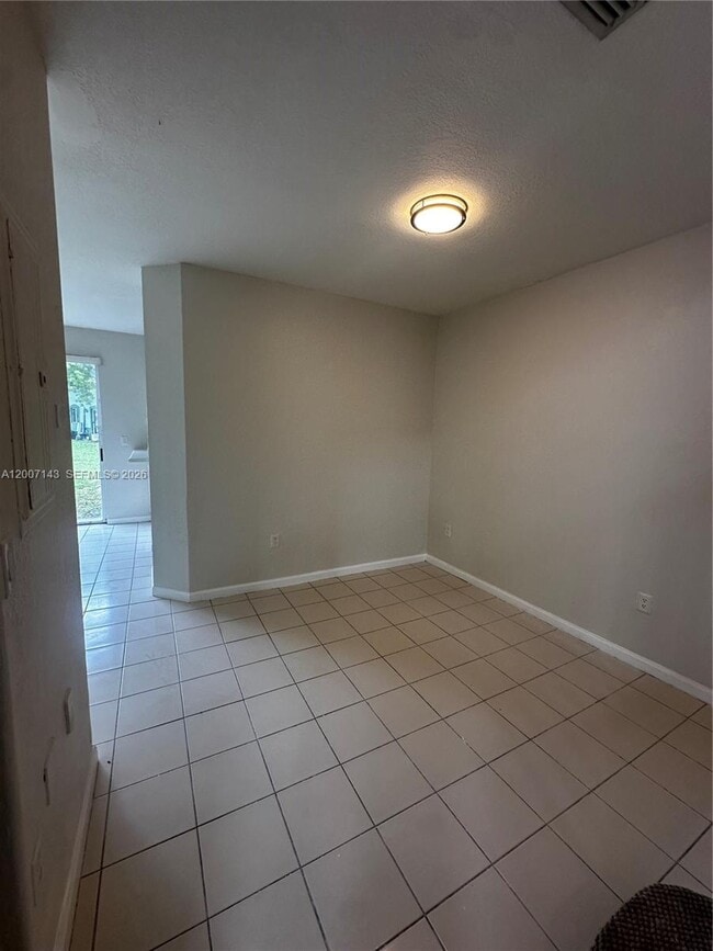 Building Photo - 2912 SE 15th Rd