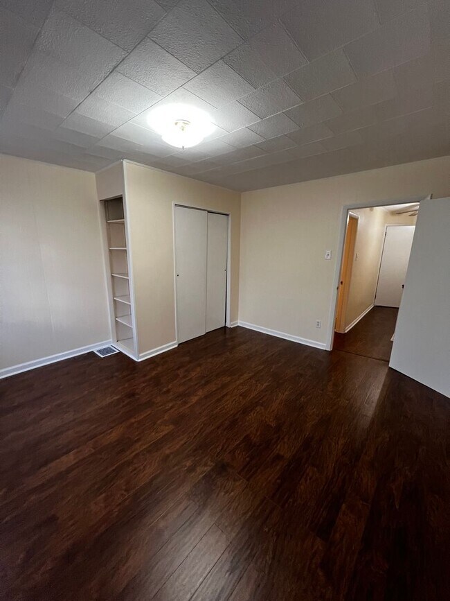 Building Photo - Modern 2 Bed. w/ additional office/small 3rd bedroom Passyunk Square Home w/ W/D, Central Air and...