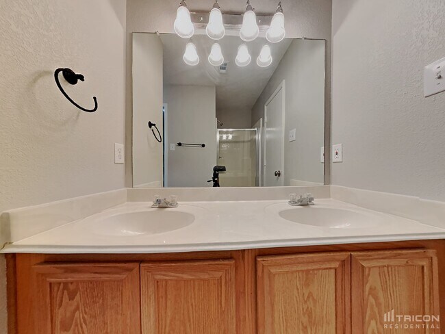 Building Photo - 2637 Ensenada Ln