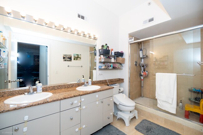 Building Photo - 165 N Canal St