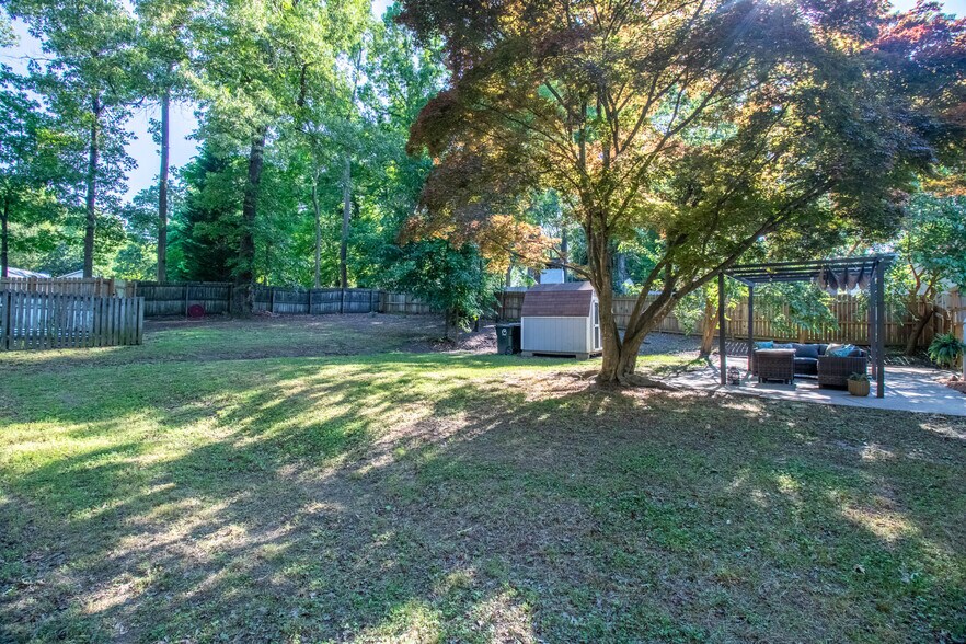 Building Photo - 2721 Azalea Dr