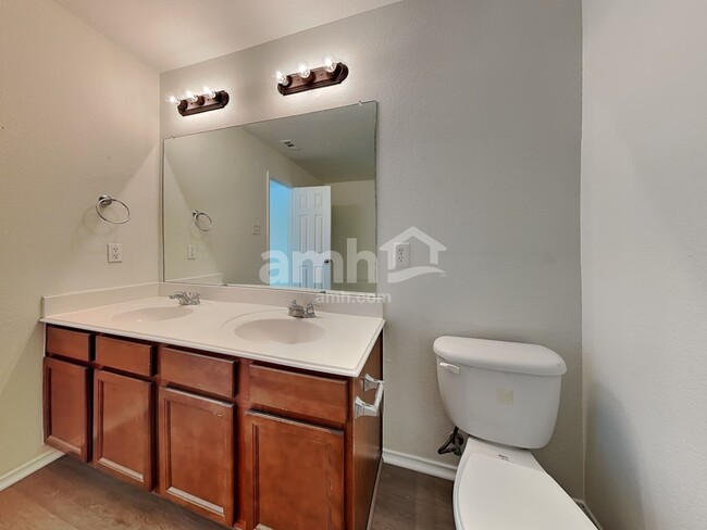 Building Photo - 306 Azalea Dr