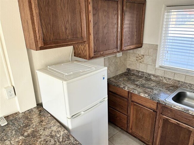 Building Photo - 1105 S State St