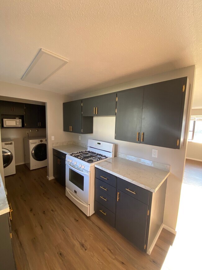 Kitchen - 330 S Reed St