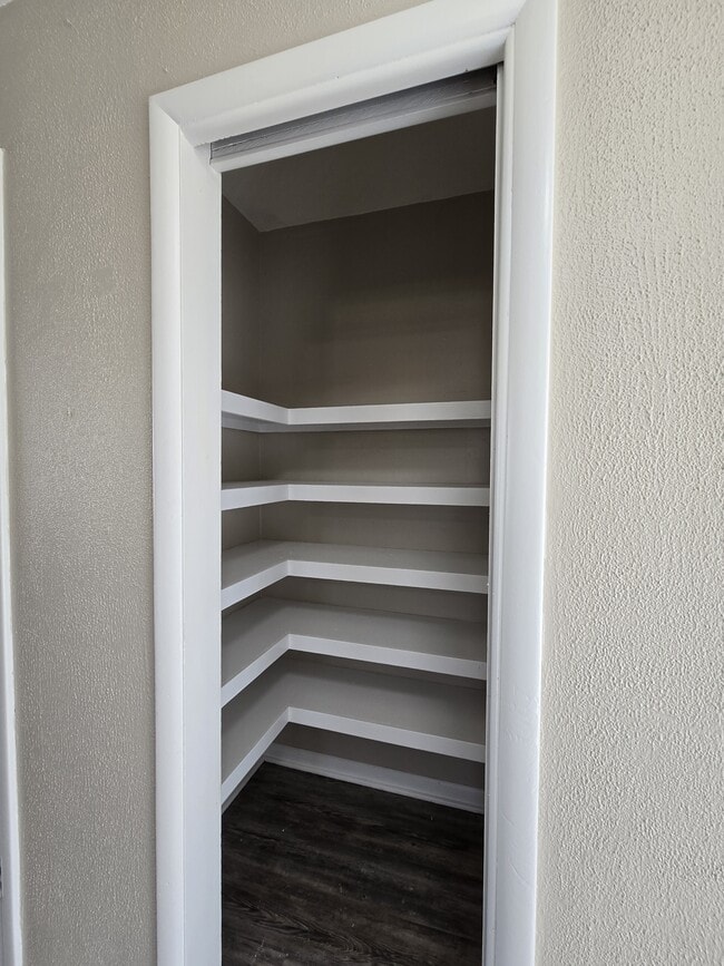 Building Photo - 333 N Colby Ave