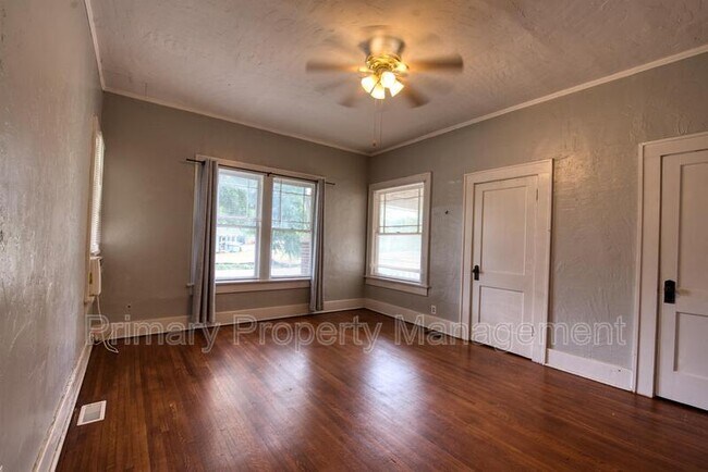 Building Photo - 1201 NW 40th St