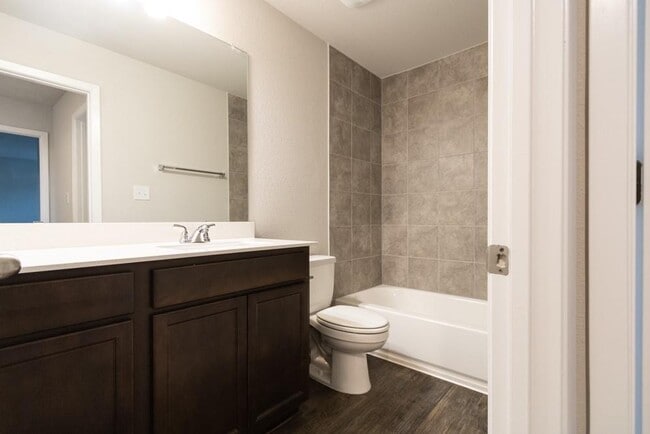 Building Photo - 213 Riverhill Cv