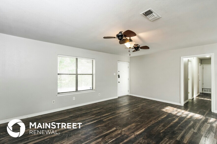 Building Photo - 1000 N Chico St