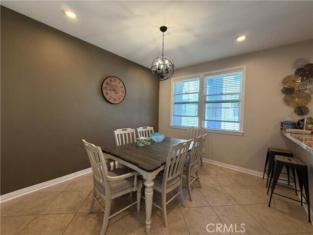 Building Photo - 615 W 1st St