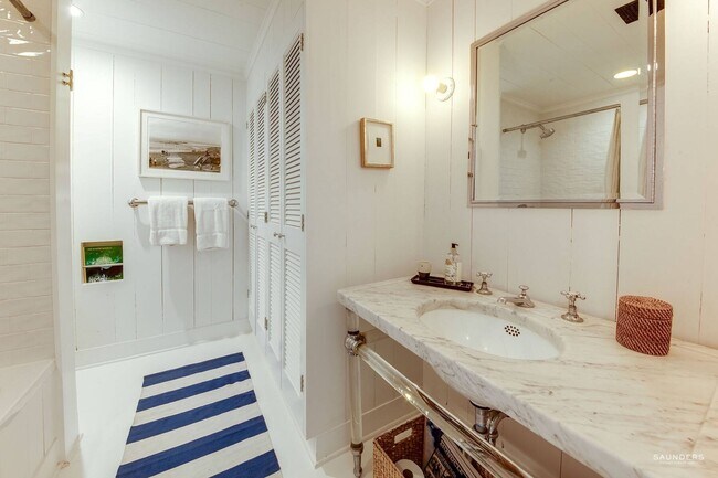 Building Photo - 8 Chequit Ave