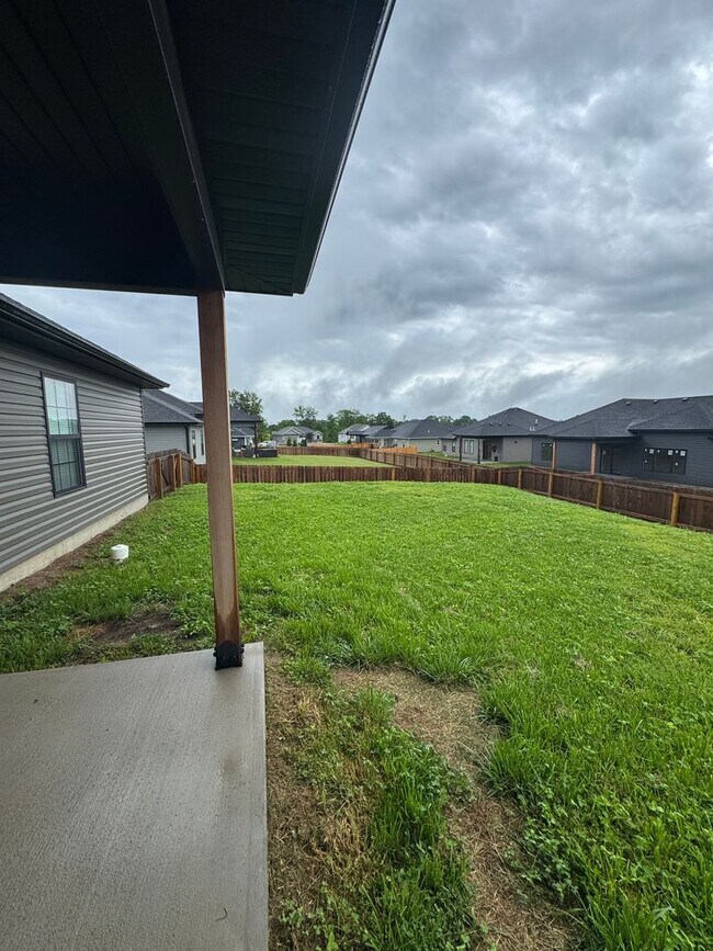 Building Photo - 3 bedroom 2 bath house