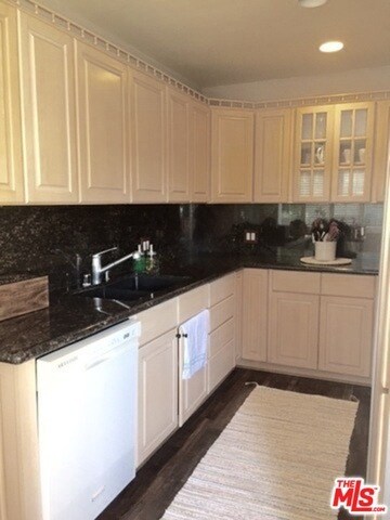 Kitchen - 927 21st St
