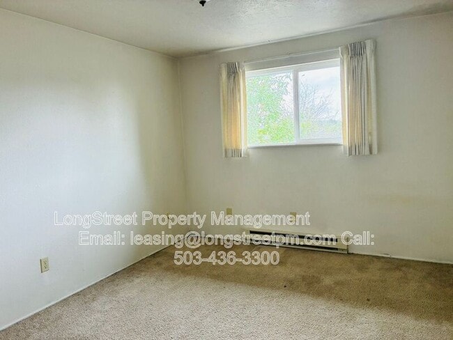 Building Photo - 933 NW Sequoia Ave