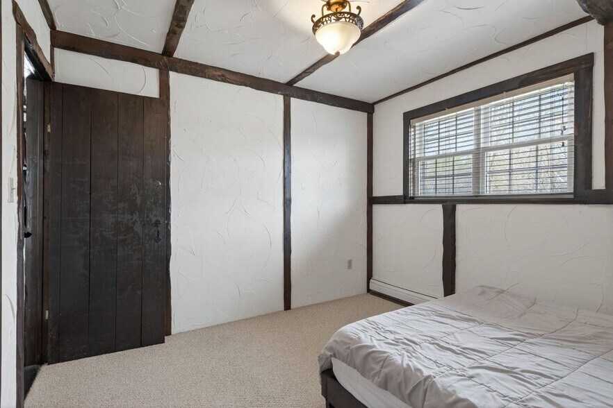 Building Photo - 178 Exeter