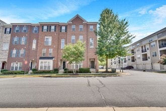 Building Photo - Spacious End Unit with Garage in Gated Com...