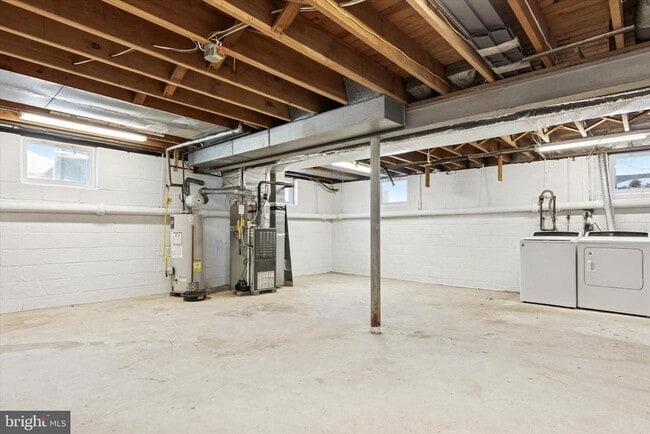 Building Photo - 17 McLaughlin Dr