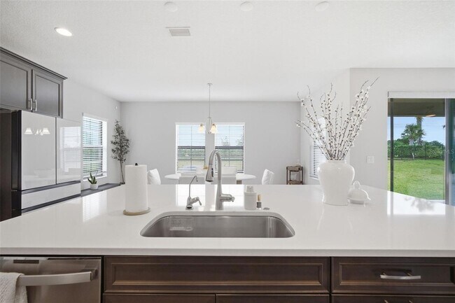 Building Photo - 6396 Roadstead Ct