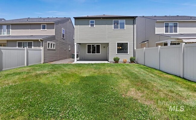 Building Photo - Stunning 4-Bedroom Home with Privacy & Low-Maintenance Living in Verado