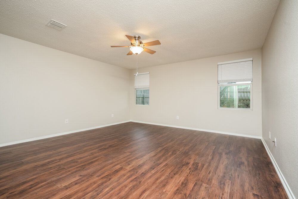 Building Photo - 1901 Lariat Dr