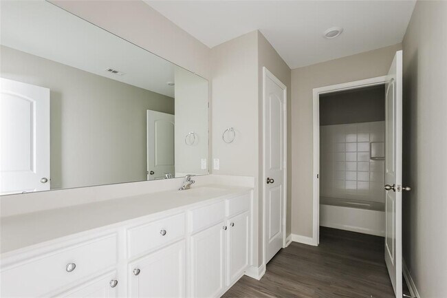 Building Photo - 23119 Bellini Dr