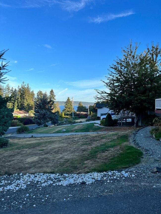 Building Photo - View Home in Poulsbo