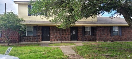 Building Photo - 65 W Elmwood Dr
