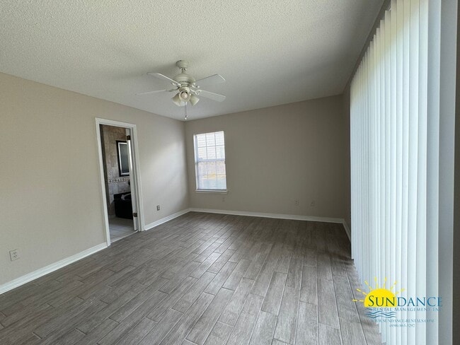 Building Photo - Charming 4-Bedroom Home in Parkwood Place, Bluewater Bay - Cul-de-Sac!