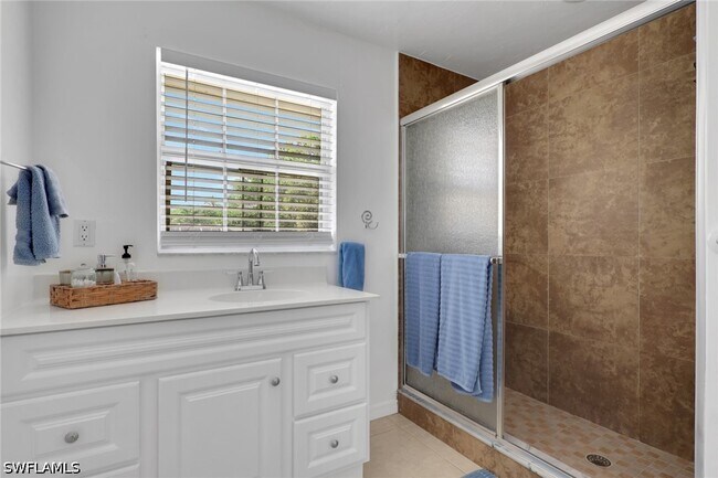 Building Photo - 2772 Riverview Dr