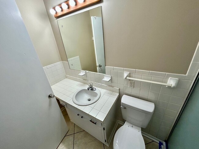 Building Photo - Newly Remodeled 4-Bedroom, 3-Bath with Fin...
