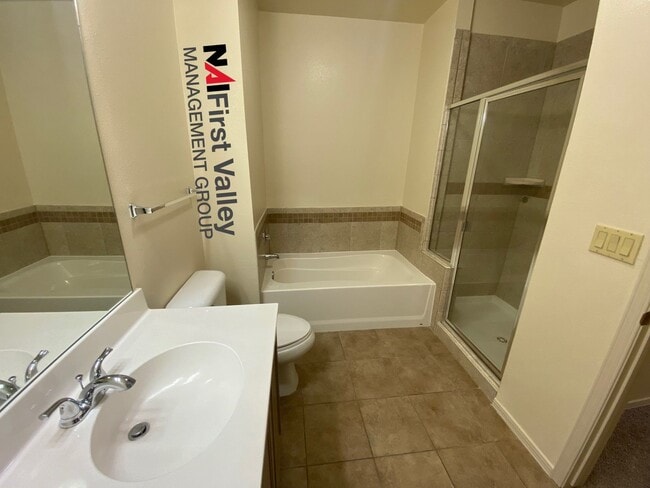 Building Photo - 2 Bedrooms, 2 Baths