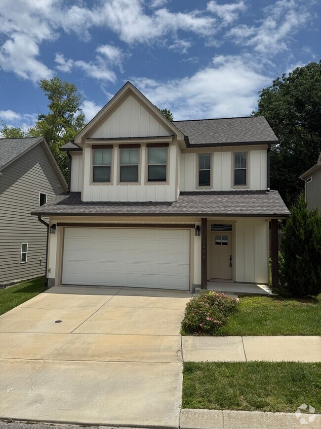 Building Photo - Easy access in Red Bank