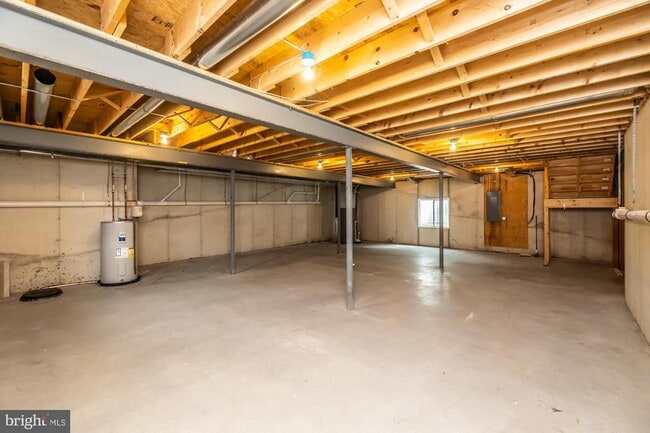 Building Photo - 411 James St