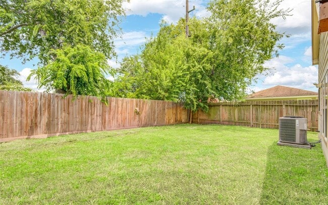 Building Photo - 5006 Westfield Village Dr