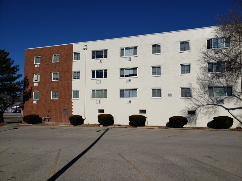 Building Photo - 909 N Main St