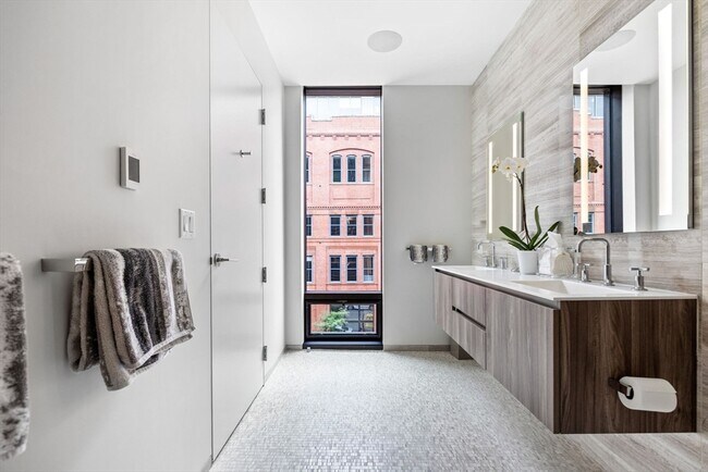Building Photo - 10 Farnsworth St