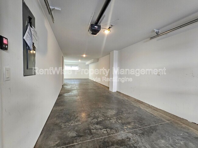 Building Photo - 3541 N Waterhouse Ln