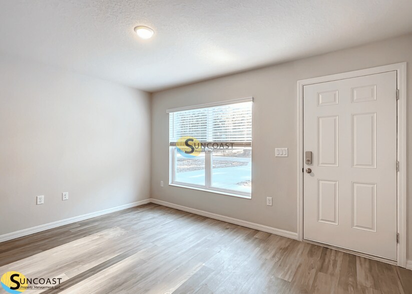 Building Photo - 9011 N Travis Dr