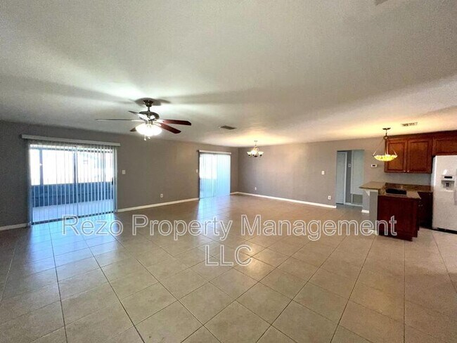 Building Photo - 5005 Lindsay Ct