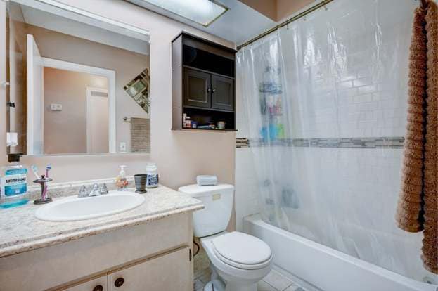 Building Photo - 8867 Sunset Dr