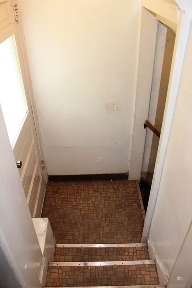 Building Photo - NEXT TO KSU!!!