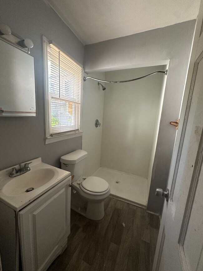 Building Photo - Huge 3 bedroom 2 bath private on a corner lot