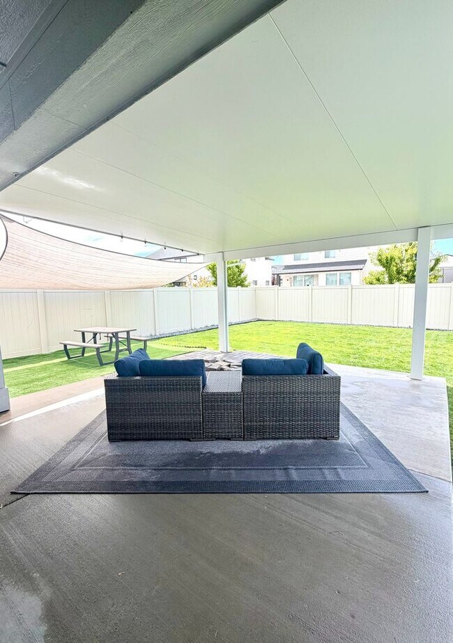 Building Photo - Stunning Nampa Home with RV Parking!