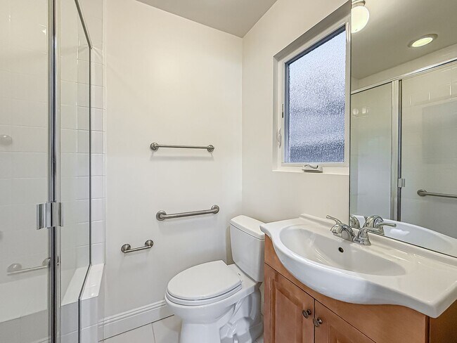 Building Photo - Upgraded Sherman Oaks 4+4 home - Ready for Move In!