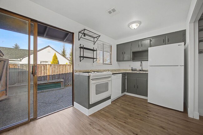 Building Photo - BRUSS01