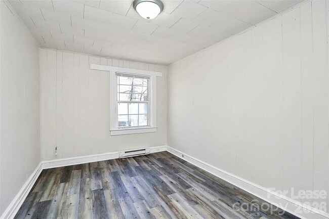 Building Photo - 826 Cantwell St