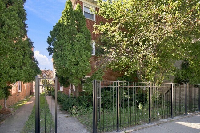 Building Photo - 4305 W Lawrence Ave