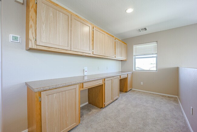 Building Photo - 5 bedroom Home1