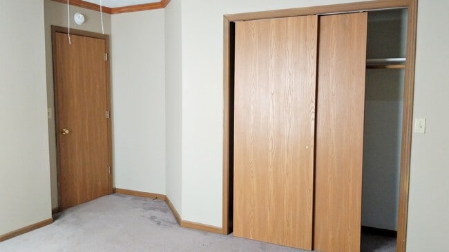 Building Photo - 296 Wintergreen Dr